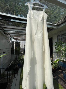 Elegant A-line ivory wedding dress